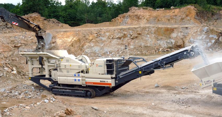 Metso Lokotrack mobile in quarry site 