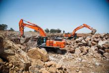 Hitachi ZX470LCH-5 and ZX520LCH-5 excavators