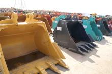 earthmoving machine buckets at Euro Auctions 