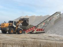 LF520 stockpiling sand (2).jpg_Bauma.jpg