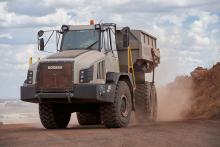 The Rokbak RA30 hauler in operation at Aerolite Quarries. The site supplies lightweight scoria volcanic rock, which produces more product at less weight to be delivered and lowers the carbon footprint. Image: Rokbak