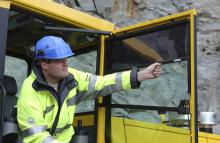 man using atlas copco suncurtain