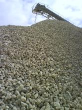 Conveyor depositing aggregate