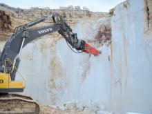 Promove’s XP4500 hammer and Volvo EC460 B excavator 