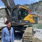  Pyeong-sik Kim, CEO of Daeil Development, with the company’s new Volvo EC550E crawler excavator